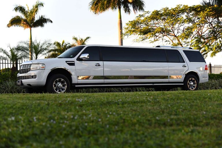 Lincoln Navigator Limo With Jet Door